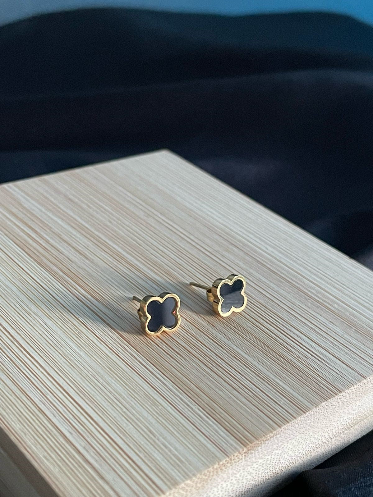 ARETES TREBOL