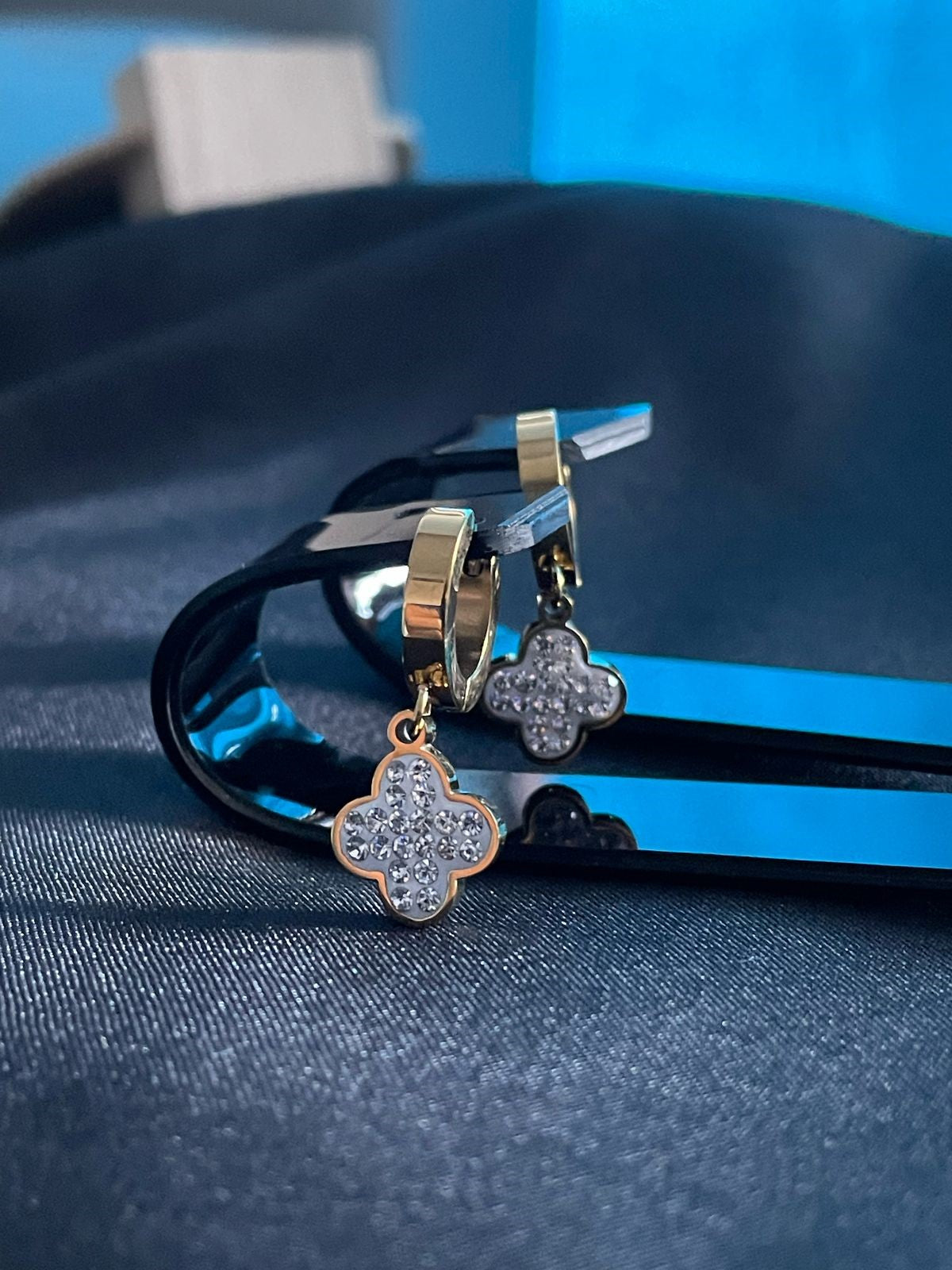 ARETES TREBOL